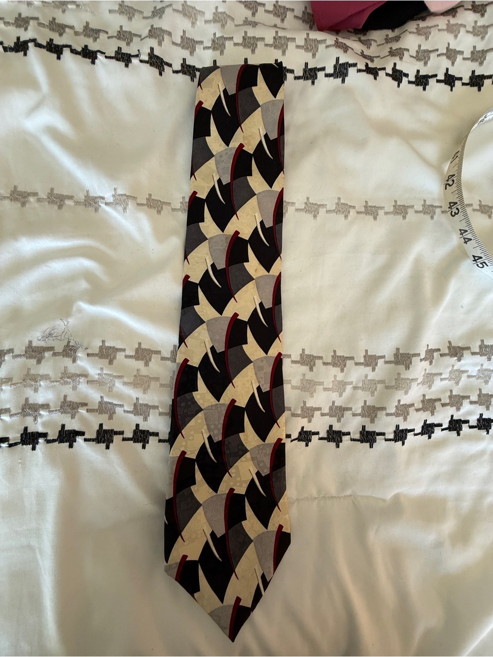 Men’s Geometric Pattern Tie in Black, Gray & Burgundy